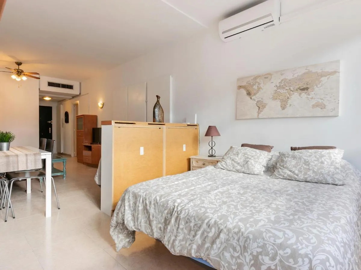 Pleasant Holiday Home In Torremolinos With Beach Nearby